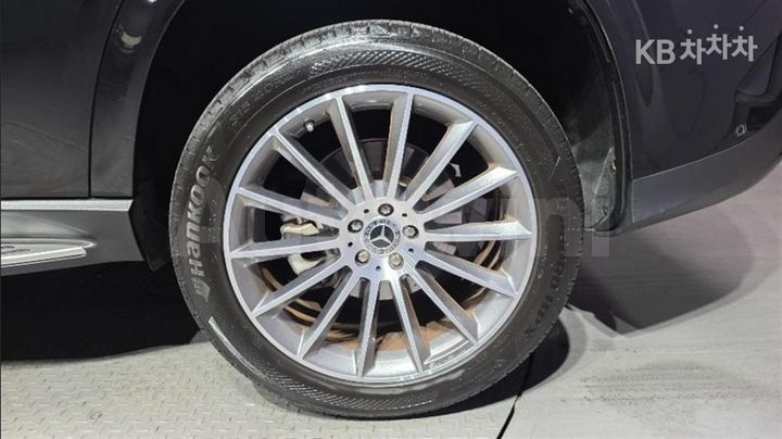 Mercedes Benz GLE Class 2023 — 5