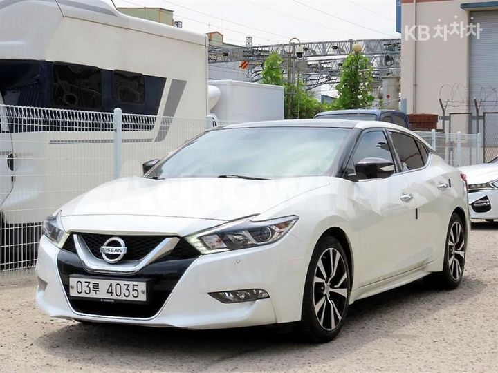 Nissan Maxima