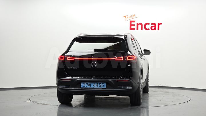 Mercedes Benz EQA 2021 — 4