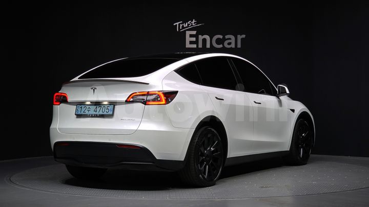 Tesla Model Y 2021 — 2