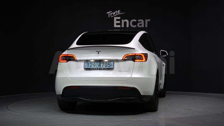 Tesla Model Y 2021 — 4
