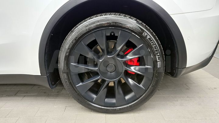 Tesla Model Y 2021 — 5