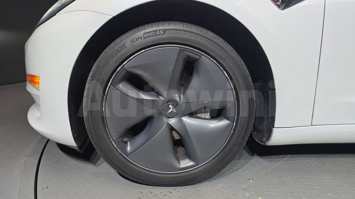 Tesla Model 3 2020 — 5