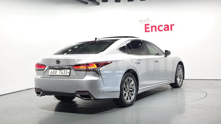 Lexus LS