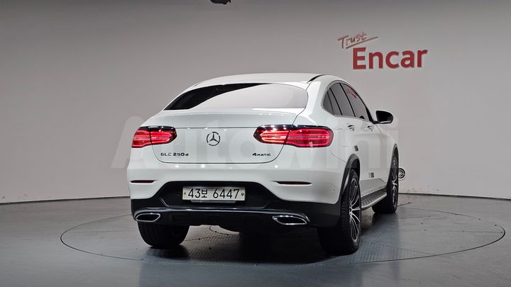 Mercedes Benz GLC Class 2018 — 4
