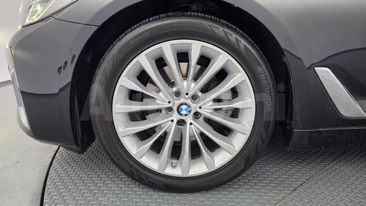 BMW 5 Series 2021 — 5