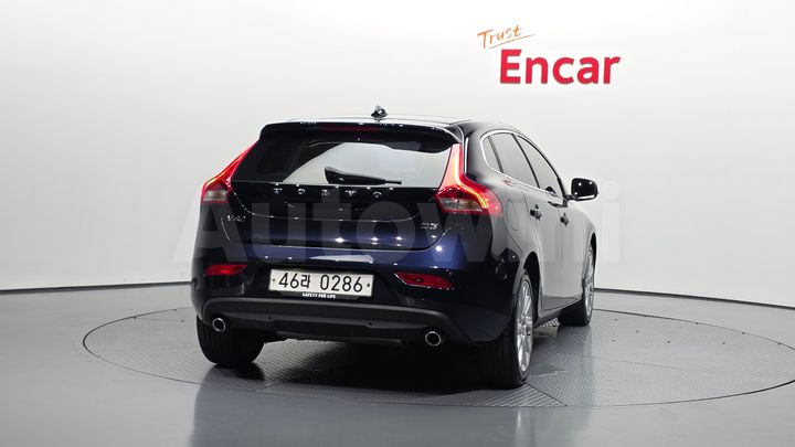 Volvo V40 2016 — 4
