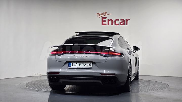 Porsche Panamera 2021 — 4