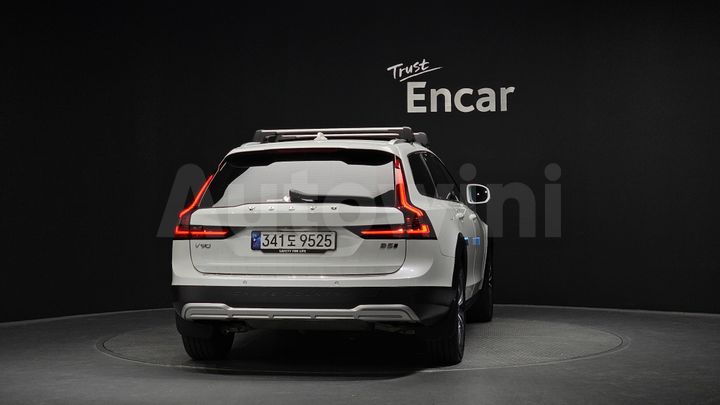 Volvo V90 2023 — 4