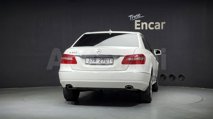 Mercedes Benz E Class 2011 — 4