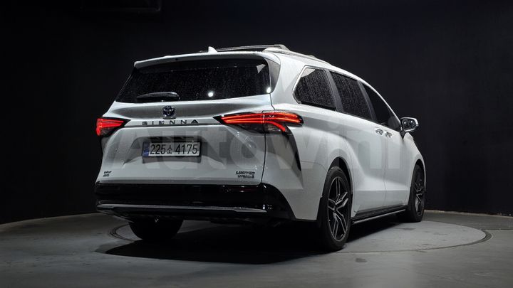 Toyota Sienna 2024 — 2