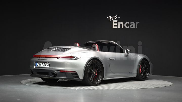 Porsche 911 2024 — 2