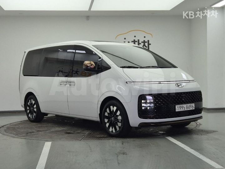 Hyundai Staria 2025 — 2