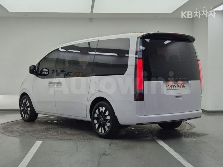 Hyundai Staria 2025 — 3