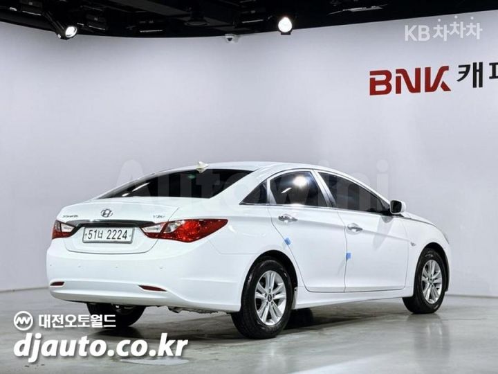 Hyundai Sonata 2010 — 2