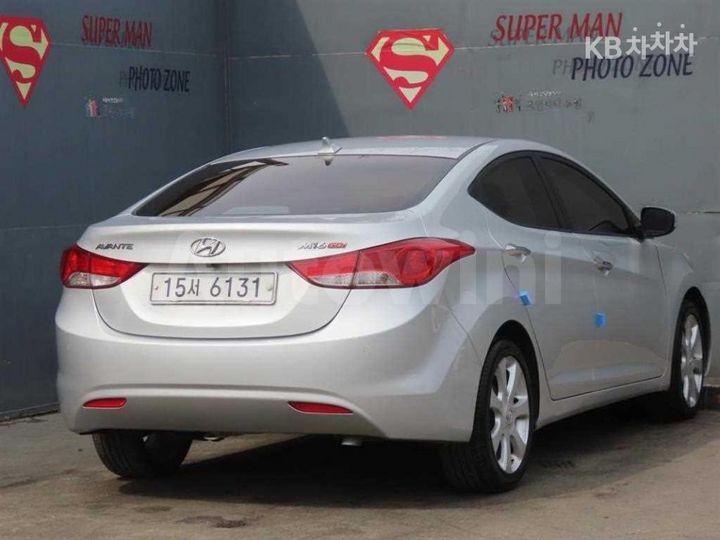 Hyundai Avante 2011 — 3