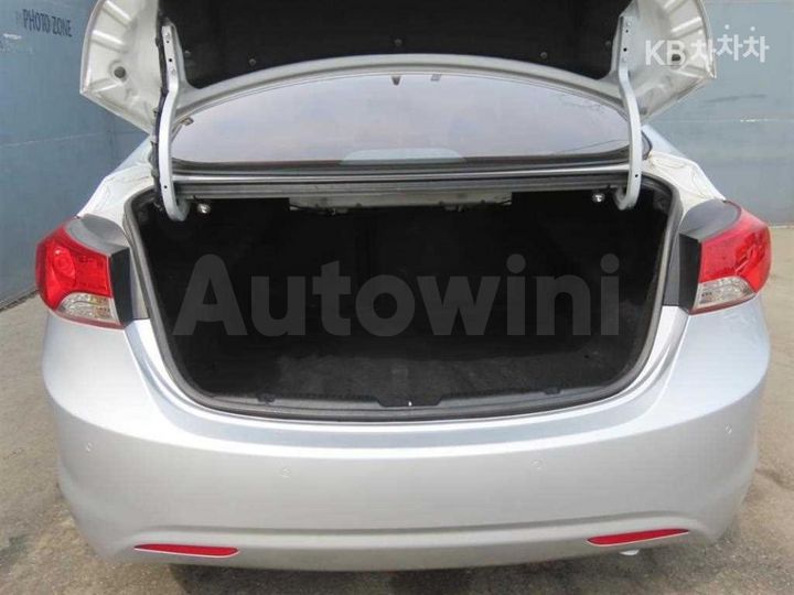 Hyundai Avante 2011 — 5