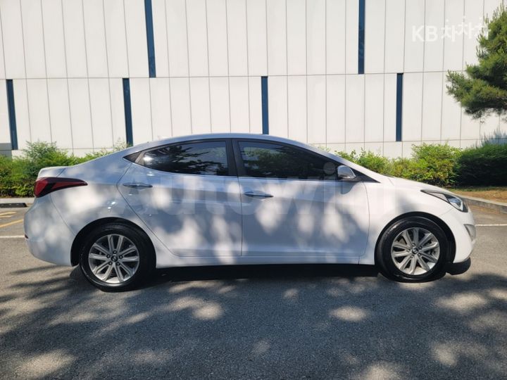 Hyundai Avante 2014 — 4
