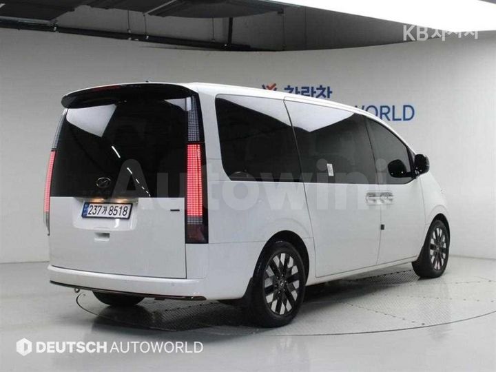 Hyundai Staria 2023 — 2