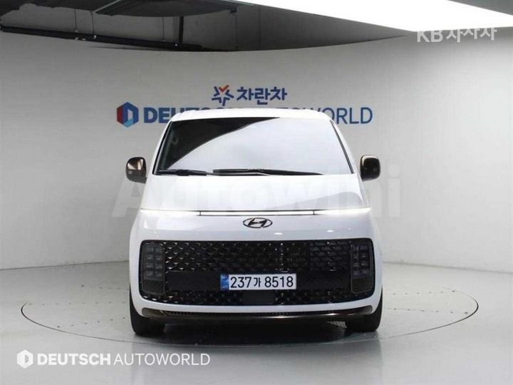 Hyundai Staria 2023 — 3