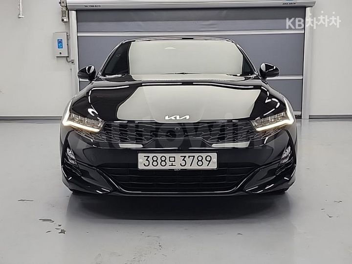 Kia K5 2023 — 2