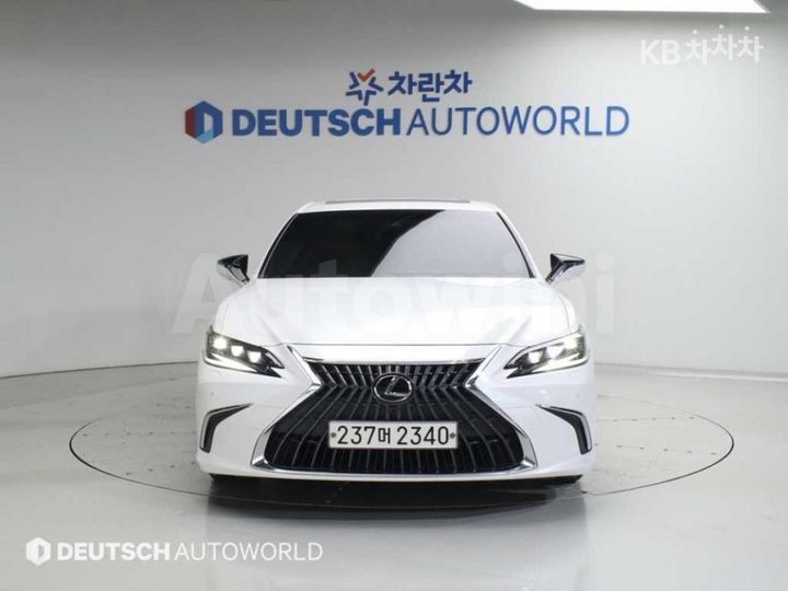 Lexus ES 2023 — 3