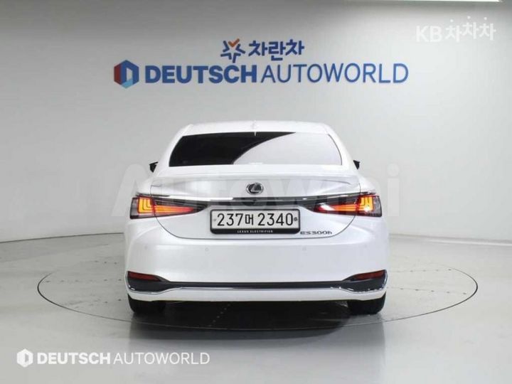 Lexus ES 2023 — 4