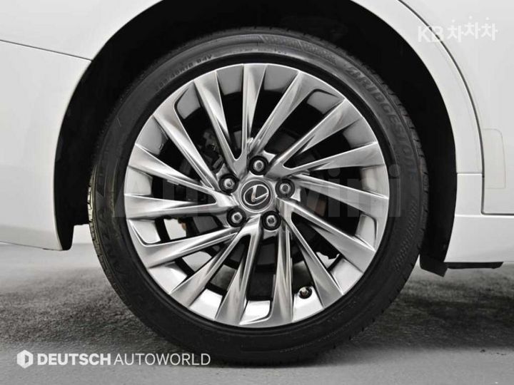 Lexus ES 2023 — 5