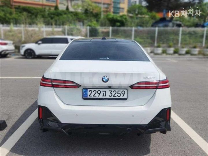 BMW 5 Series 2024 — 3
