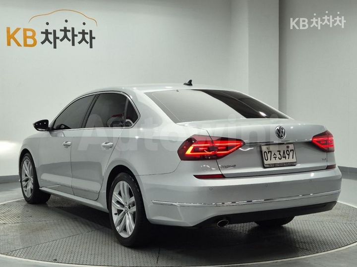 Volkswagen Passat 2018 — 2