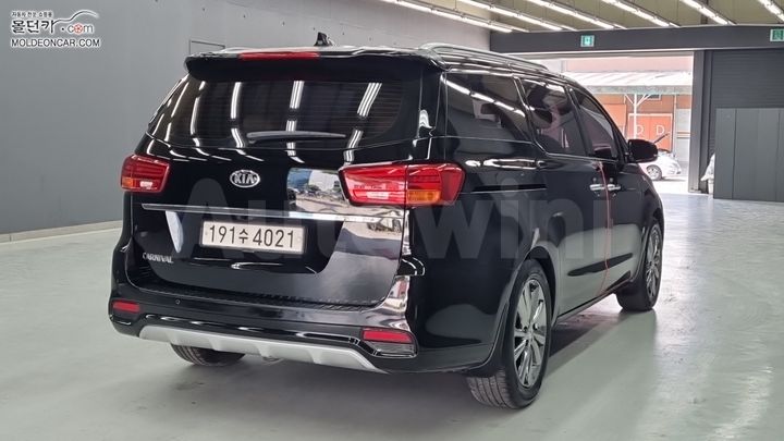 Kia Carnival 2018 — 2
