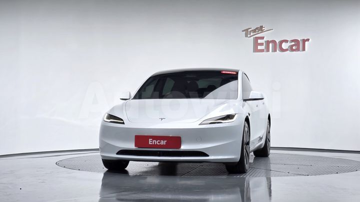 Tesla Model 3 2024 — 2
