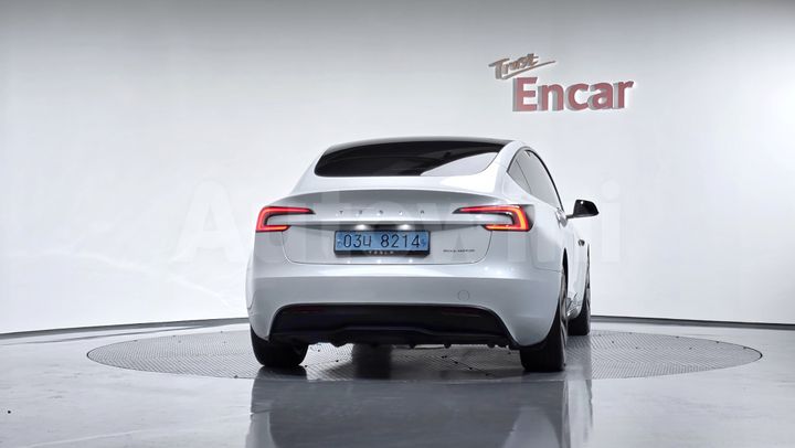 Tesla Model 3 2024 — 3