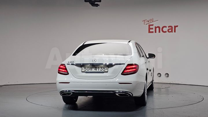 Mercedes Benz E Class 2018 — 3