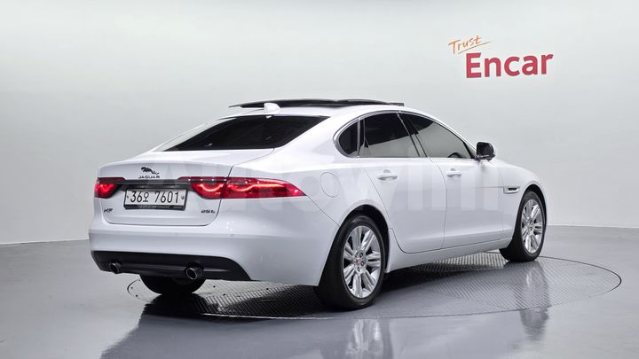 Jaguar XF 2018 — 2