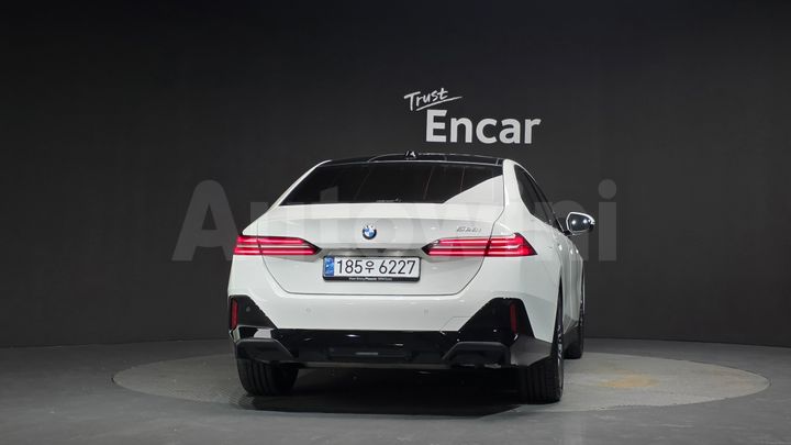 BMW 5 Series 2025 — 4