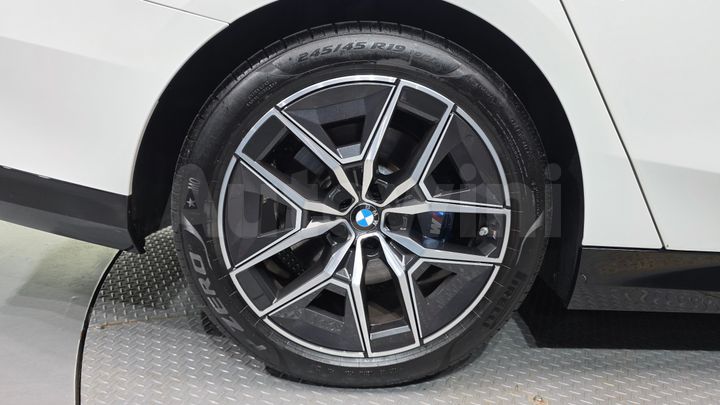 BMW 5 Series 2025 — 5