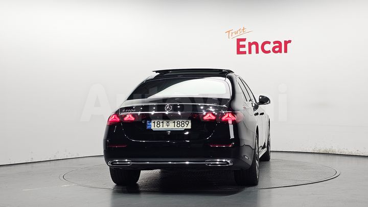 Mercedes Benz E Class 2024 — 3