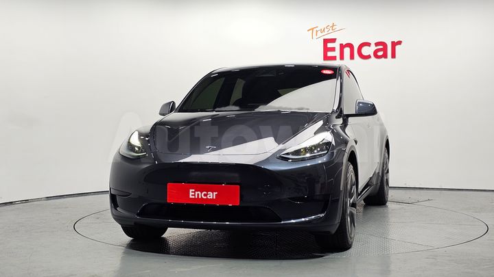 Tesla Model Y 2025 — 3