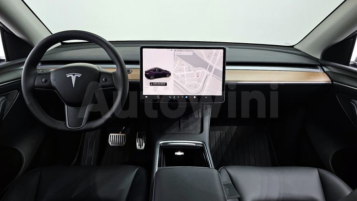 Tesla Model Y 2025 — 4