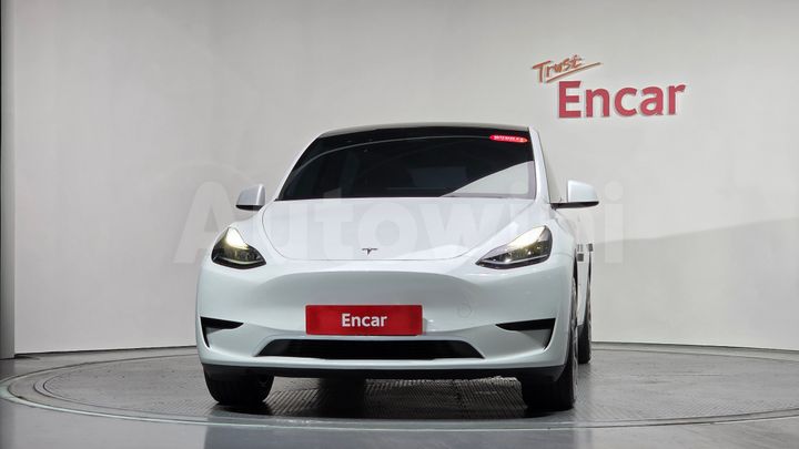 Tesla Model Y 2024 — 2