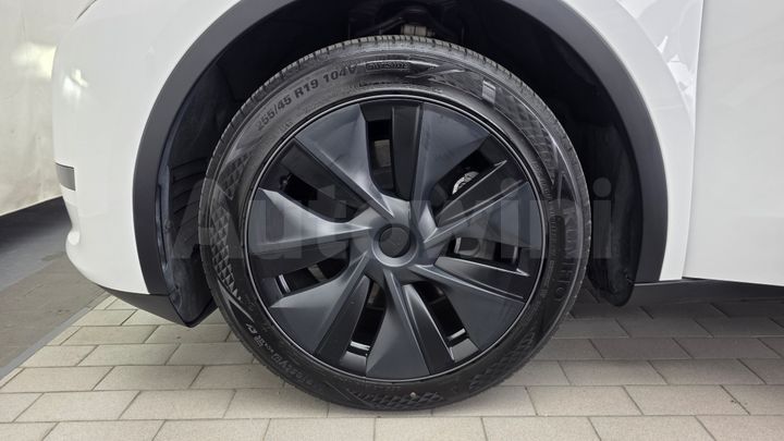 Tesla Model Y 2024 — 4