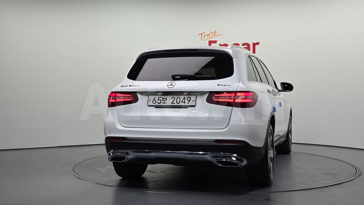 Mercedes Benz GLC Class 2017 — 4