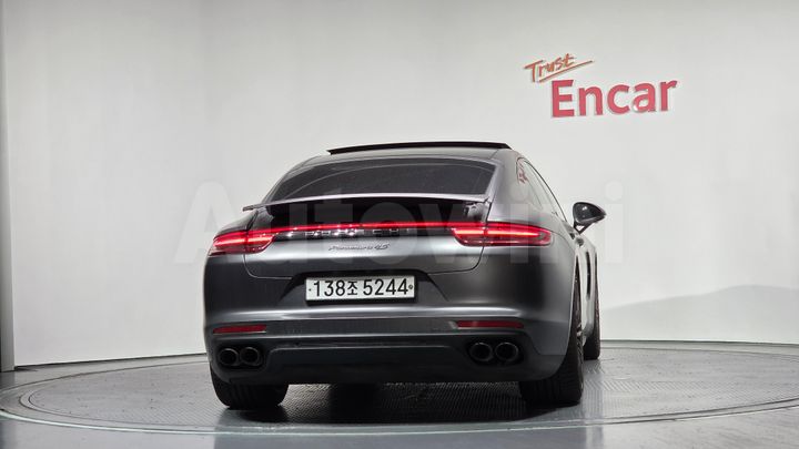 Porsche Panamera 2018 — 4