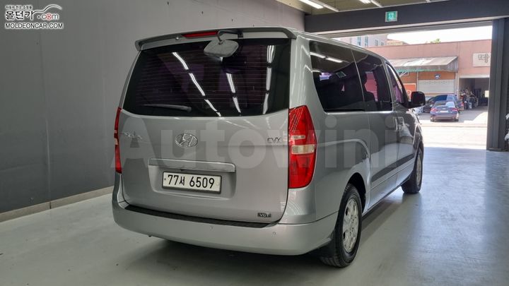 Hyundai Starex 2011 — 2