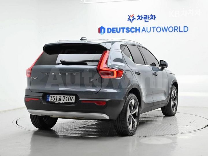 Volvo XC40 2023 — 2