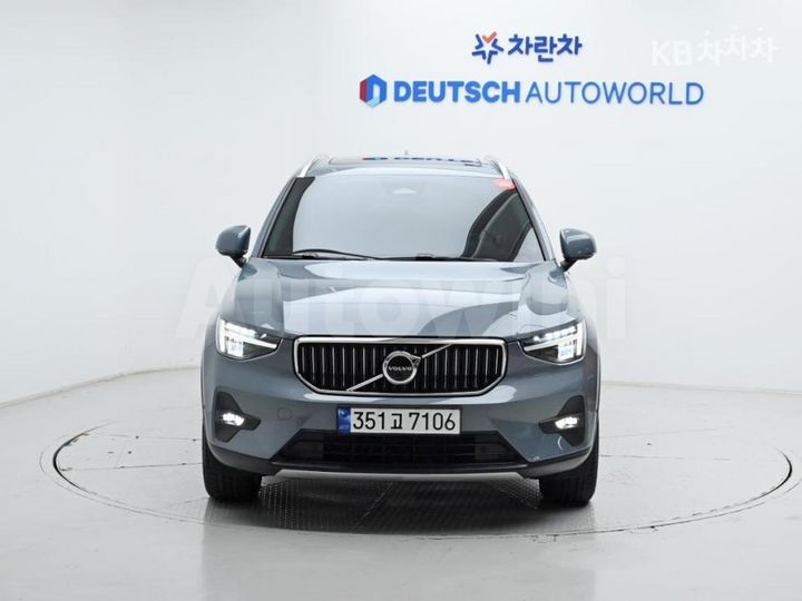 Volvo XC40 2023 — 3