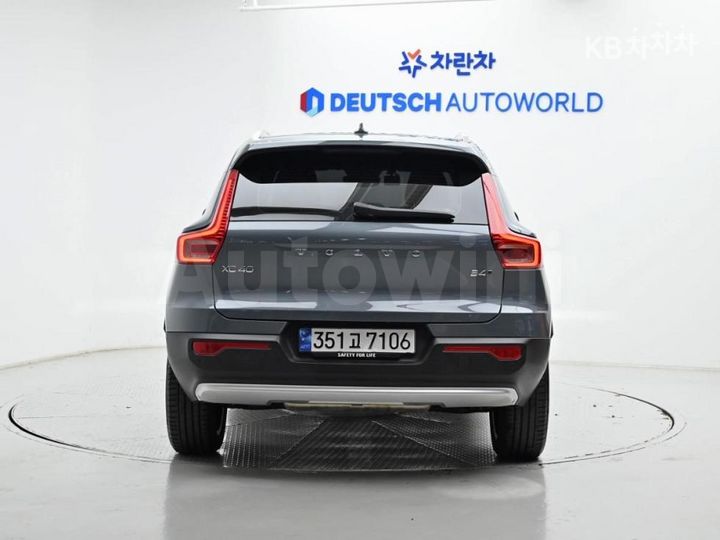 Volvo XC40 2023 — 4
