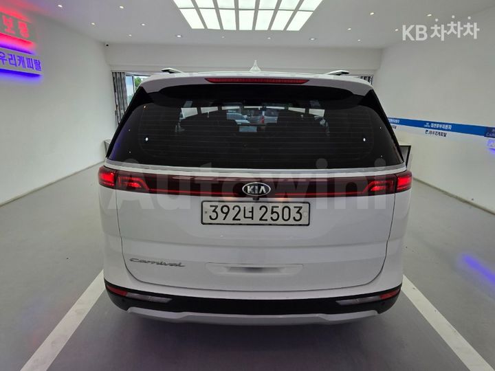 Kia Carnival 2021 — 3