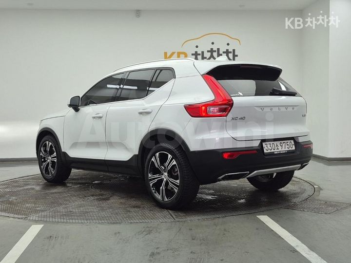 Volvo XC40 2020 — 3